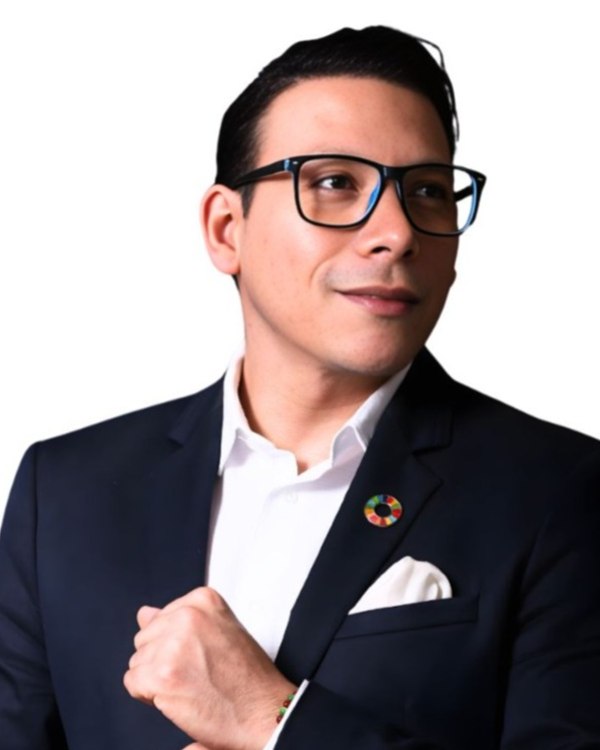 Eduardo Carreón — Conferencista Cumbre 2026