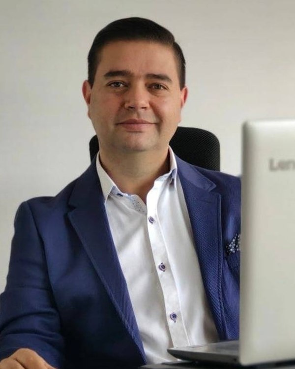 Germán Lopera — Conferencista Cumbre 2026