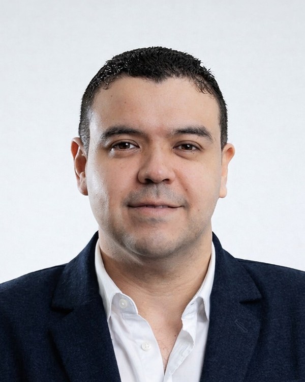 Jaime Arias Fonseca — Moderador Cumbre 2026